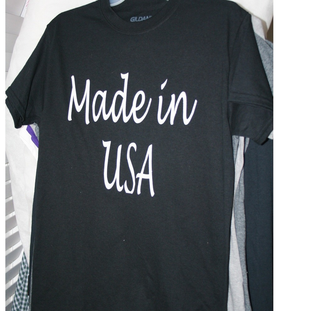 Gildan DryBlend Made in USA Graphic T-Shirt Black Small Short Sleeve Tee